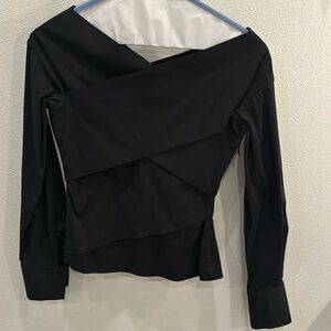 Black long sleeve. FITS BEAUTIFULLY!!